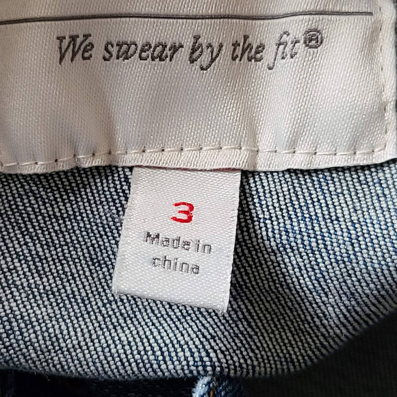 TORRID Stretch Blue Denim Medium‎ Wash Button Front Trucker Jacket Women's 3X - Picture 8 of 10